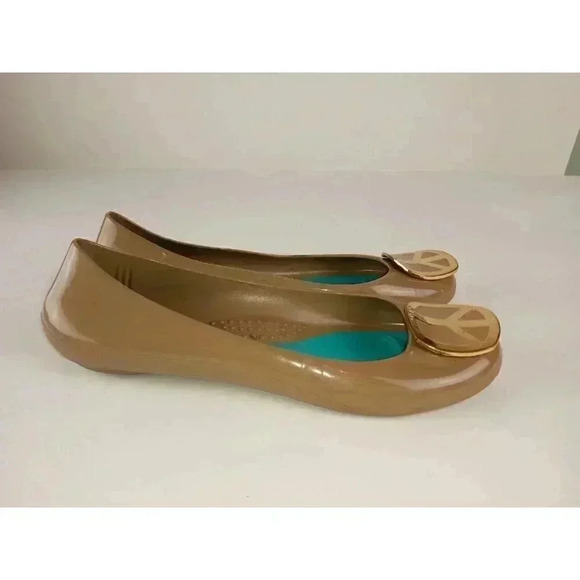 Oka B Womens Ballet Brown Shoes Jelly Gold Piece Emblem Slip On Round Toe Size 7 - Picture 2 of 7